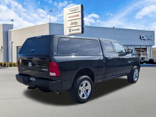 Brilliant Black Crystal Pearlcoat 2018 RAM 1500 Express
