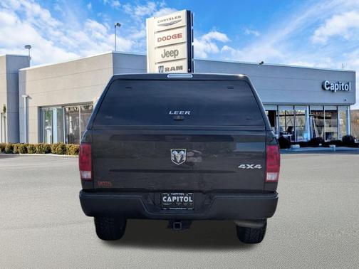 Brilliant Black Crystal Pearlcoat 2018 RAM 1500 Express