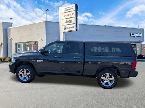Brilliant Black Crystal Pearlcoat 2018 RAM 1500 Express