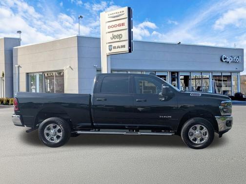 Diamond Black Crystal Pearlcoat 2026 RAM 2500 Big Horn Crew Cab 4x4 6'4' Box