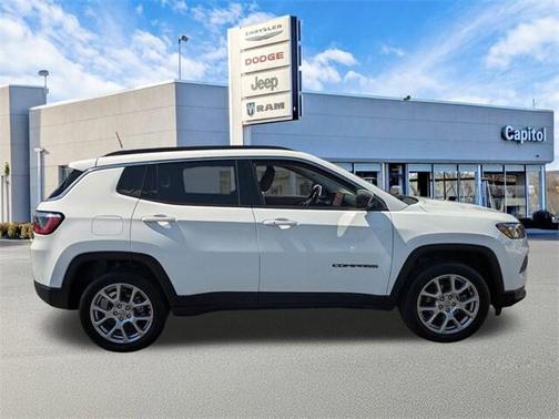 2022 Jeep Compass Latitude Lux