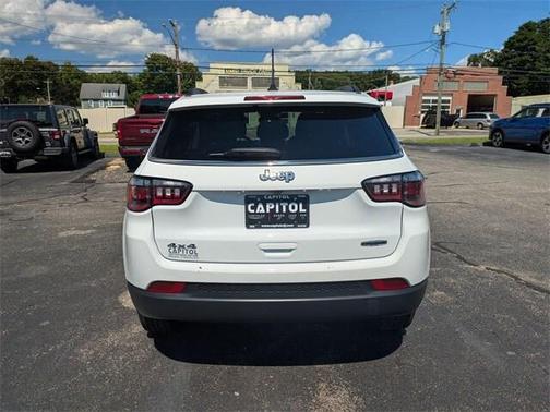 2022 Jeep Compass Latitude Lux