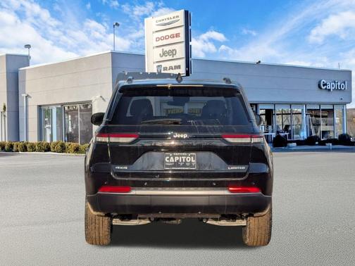 Diamond Black Crystal Pearlcoat 2026 Jeep Grand Cherokee Limited
