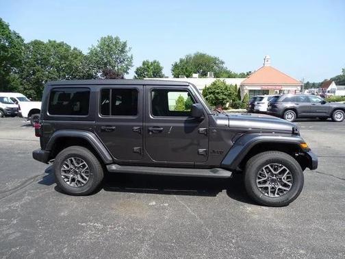2025 Jeep Wrangler 4-Door Sahara 4x4