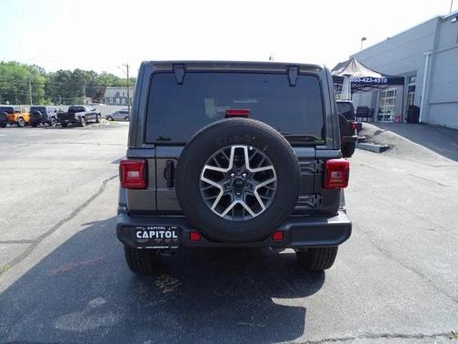 2025 Jeep Wrangler 4-Door Sahara 4x4