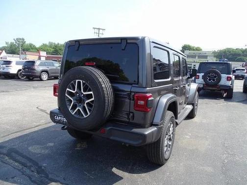 2025 Jeep Wrangler 4-Door Sahara 4x4