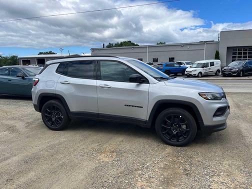 Silver Zynith Metallic Clearcoat 2026 Jeep Compass Sport