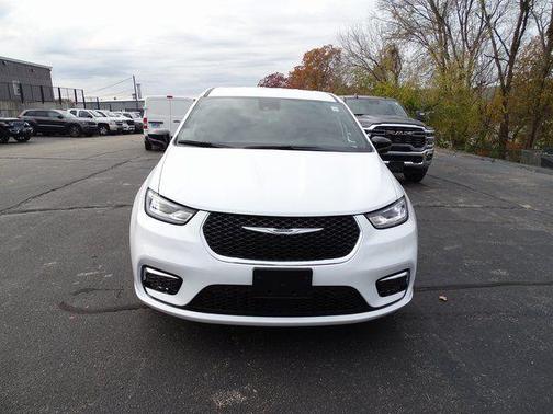 2026 Chrysler Pacifica L