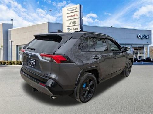 2021 Toyota RAV4 Hybrid SE