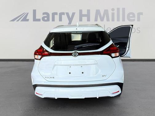 Fresh Powder 2024 Nissan Kicks SV