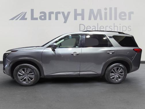 2023 Nissan Pathfinder SV