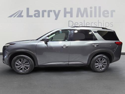 2023 Nissan Pathfinder SV
