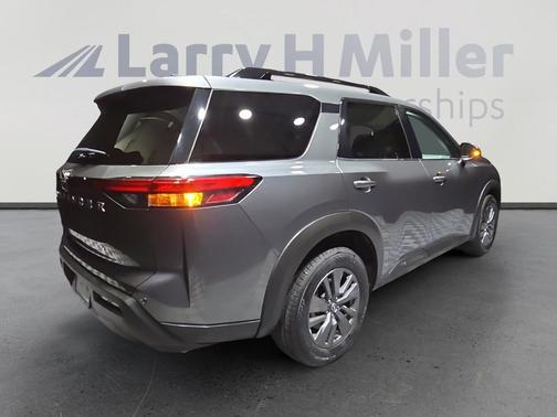 2023 Nissan Pathfinder SV