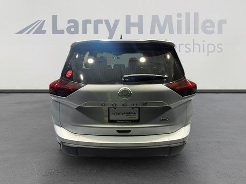 Brilliant Silver Metallic 2024 Nissan Rogue S