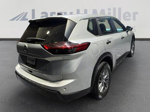 Brilliant Silver Metallic 2024 Nissan Rogue S