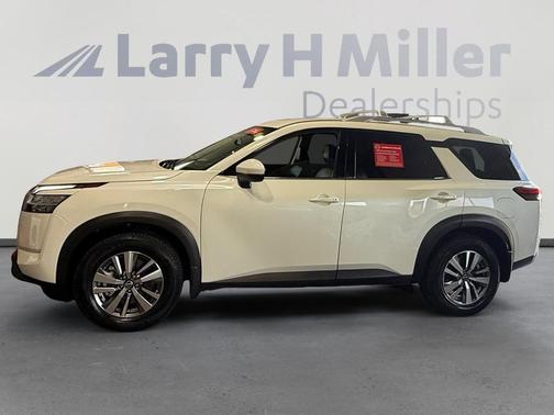 2022 Nissan Pathfinder SL