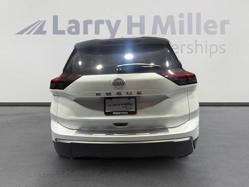 Everest White P 2026 Nissan Rogue SV