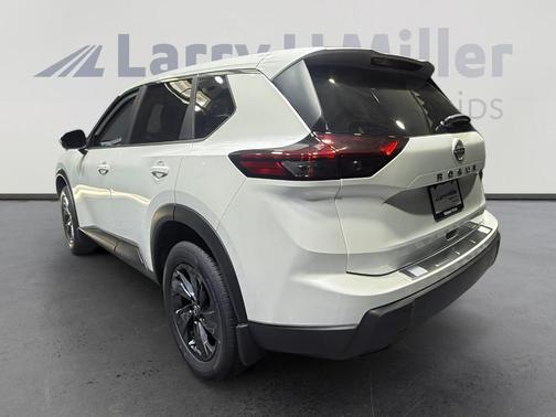 Everest White P 2026 Nissan Rogue SV