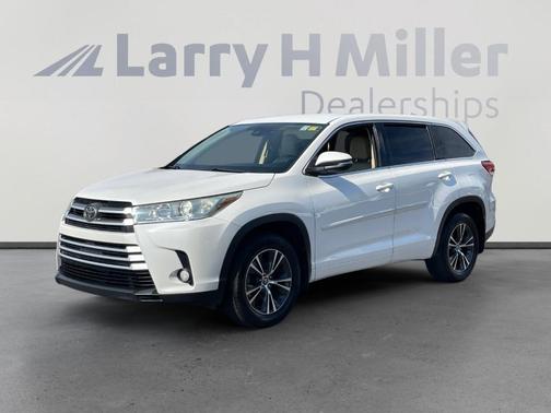 Blizzard Pearl 2017 Toyota Highlander LE