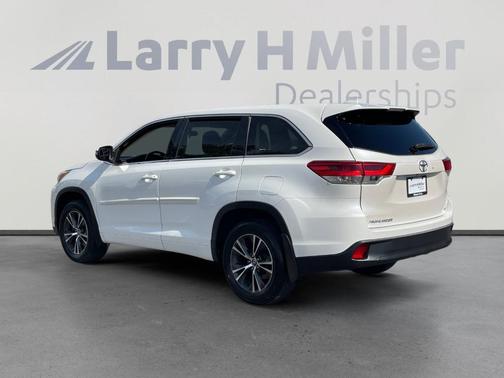 Blizzard Pearl 2017 Toyota Highlander LE