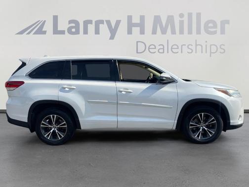 Blizzard Pearl 2017 Toyota Highlander LE