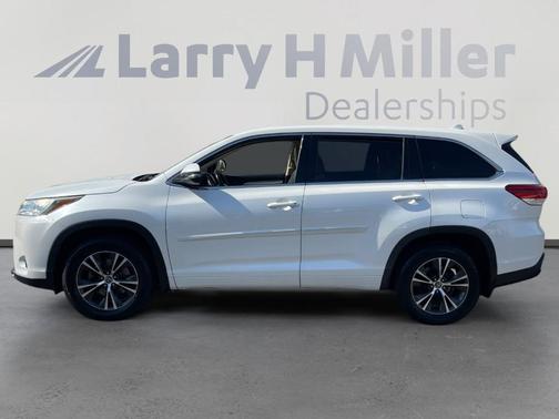 Blizzard Pearl 2017 Toyota Highlander LE