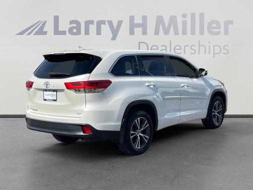 Blizzard Pearl 2017 Toyota Highlander LE