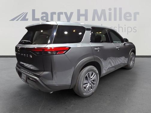 2025 Nissan Pathfinder S