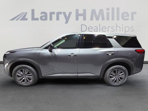 2025 Nissan Pathfinder S