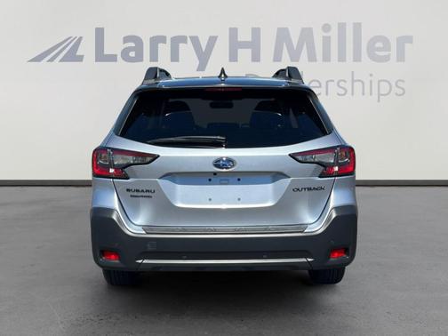 Ice Silver Metallic 2025 Subaru Outback Onyx Edition