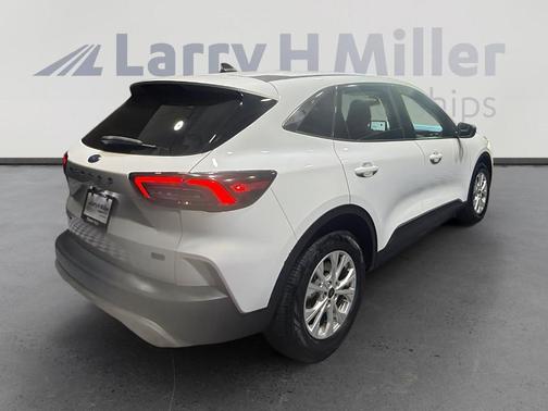 Oxford White 2023 Ford Escape Active