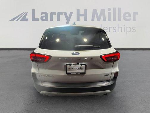 Oxford White 2023 Ford Escape Active