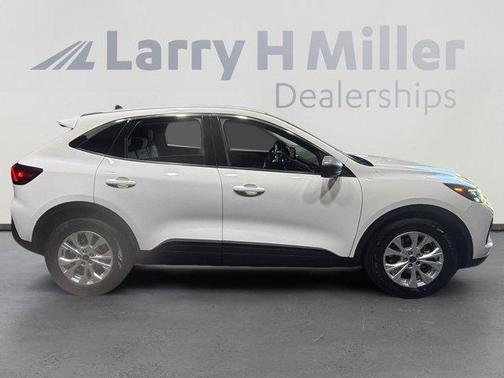 Oxford White 2023 Ford Escape Active