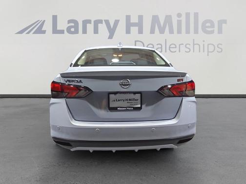 2025 Nissan Versa 1.6 SR