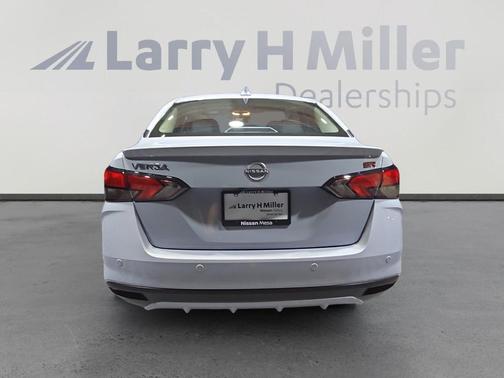 2025 Nissan Versa 1.6 SR