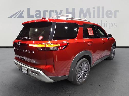 2022 Nissan Pathfinder SL