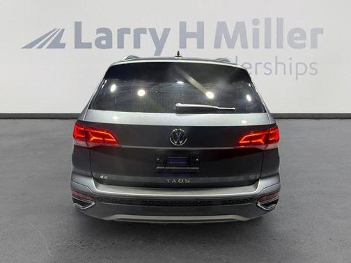 Platinum Gray Metallic 2023 Volkswagen Taos 1.5T SE