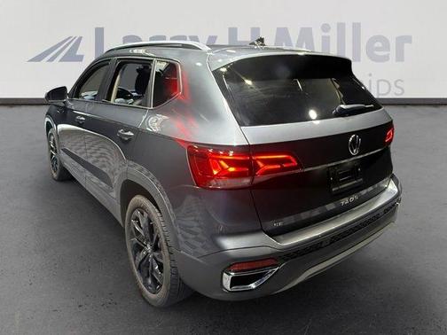 Platinum Gray Metallic 2023 Volkswagen Taos 1.5T SE