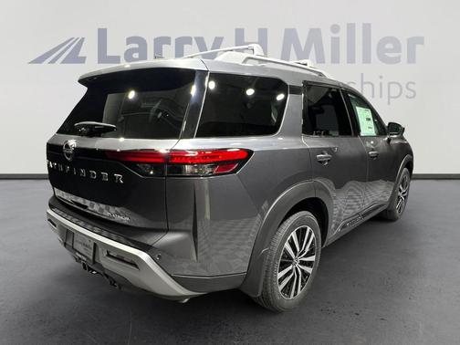 2025 Nissan Pathfinder Platinum