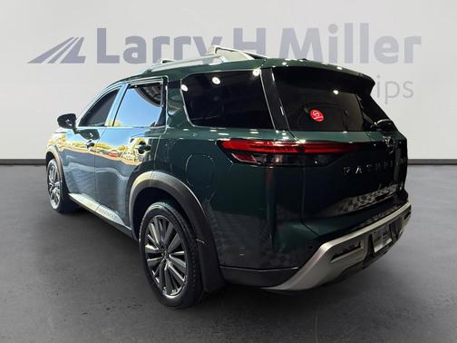 2022 Nissan Pathfinder SL