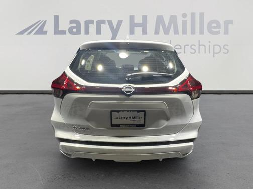 2025 Nissan Kicks Play S