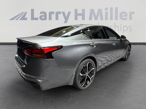 Gun Metallic 2023 Nissan Altima 2.5 SR