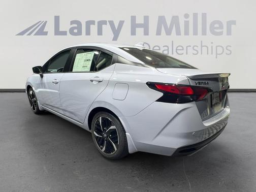 2025 Nissan Versa 1.6 SR