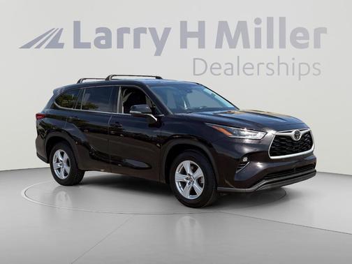 Amber 2021 Toyota Highlander LE
