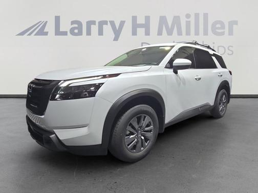 2025 Nissan Pathfinder SV