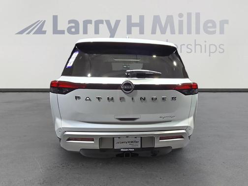 2025 Nissan Pathfinder Platinum