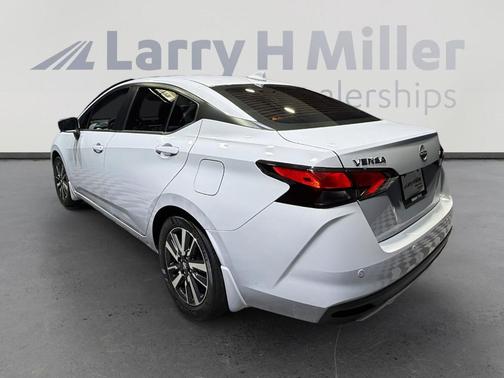 Gray Sky Pearl 2025 Nissan Versa 1.6 SV