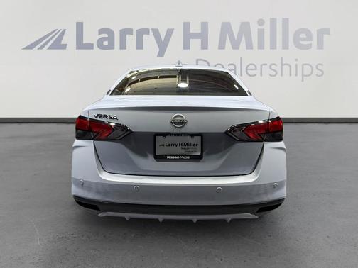 Gray Sky Pearl 2025 Nissan Versa 1.6 SV