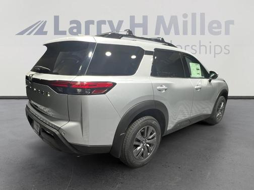 2025 Nissan Pathfinder SV