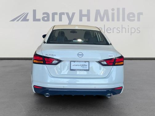 2025 Nissan Altima SR